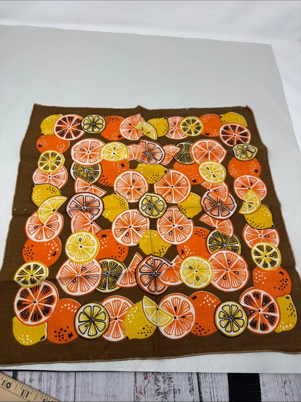 VINTAGE NAPKINS CITRUS PRINT BROWN BACKGROUND ORANGES LEMONS LOT OF 4 60S 70S